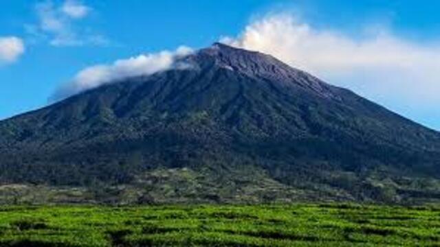 10 Gunung di Indonesia